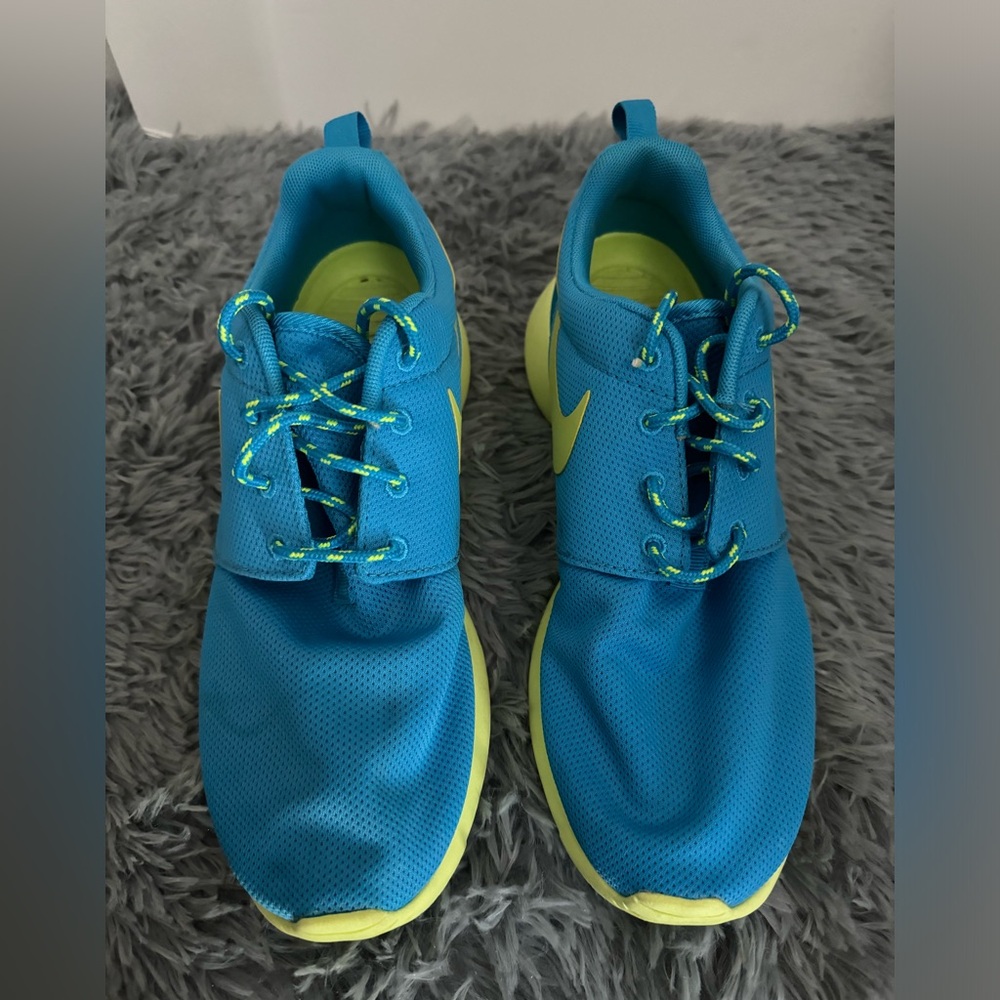 Nike Roshe Run size 7.5 women’s